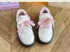 Zapatillas casuales para niñas 2026 suaves y lindas patrón bordado de gatito y pez lazo a cuadros suela suave versátiles zapatos de caña baja
