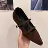 Nuevos zapatos Mary Jane retro de estilo francés con estampado de leopardo y punta fina para mujer, con un diseño de una sola tira y un discreto tacón interior para mayor altura.