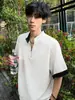 Camiseta Masculina de Verão de Manga Curta com Bloqueio de Cores, Meio Zíper, Gola Alta, Estilo Americano, Alta Qualidade, Direto da Fábrica