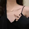 Elegante cadena de clavícula de perlas de agua dulce para mujer Cadena de labios de cinco perlas Simple coreana Celebridad de internet Mismo collar de TikTok