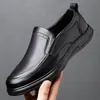 Sapatos masculinos de couro transfronteiriços, nova coleção outono 2026, mocassins slip-on, casuais e versáteis, sapatos de dirigir com sola macia, calçados da moda