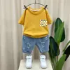 Roupa de Verão para Meninos 2022 Nova Tendência Bebê Celebridade da Internet Roupas de Verão Infantis Conjunto Fresco de Duas Peças com Manga Curta Moda