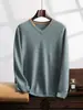 Nuevo Suéter de Cachemira con Cuello en V para Otoño e Invierno para Hombres Jóvenes, Holgado, Combinación de Colores, Camisa Base, Casual de Negocios, Cuello Alto, Lana Cálida