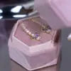 Diseño Único, Estilo Simple y Elegante, Pendientes Versátiles de Mariposa Incrustados con Diamantes para Mujer, Modernos, Elegantes, Lujo Ligero, Pendientes de Nuevo Estilo 2026