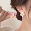Aretes de flor retro estilo coreano con esmalte de gota, flor de cuatro pétalos, moda de alta gama para mujer, exquisitos aretes de aleación de flor de cuatro hojas, aretes netos rojos