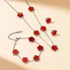 Set de collar de trébol de cinco hojas, collar de acero inoxidable de titanio, pulsera, pendientes, juego de joyería chapado en oro de 18 quilates