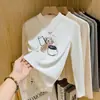 Nova camiseta feminina de manga longa com gola alta e fleece escovado para 2026, uma blusa estilosa e jovem, uma camada base grossa para o outono