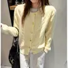2026 Novo Cardigã de Tricô com Ponto Trançado de Botão Único Cardigã de Gola Redonda Estilo Coreano Fashionável Chique Cor Sólida Top Básico