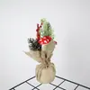 Itens de decoração de Natal com frutas vermelhas artificiais, plantas artificiais, presentes de feriado, mini enfeites de mesa para casa atacado