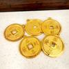 Monedas pequeñas de cobre a granel de plástico chapado en oro, accesorios decorativos festivos para el Festival de Primavera, Festival de Año Nuevo