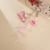 Encanto de teléfono de corazón de cuero con lazo único y elegante, encanto para bolso con corazón de píxeles chapado en colores dulce y genial