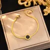 Série de pulseiras em aço titânio total para mulheres, joias de mão minimalistas e únicas, acessório versátil de luxo leve transfronteiriço, mesmo estilo que no Xiaohongshu