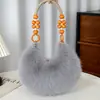 Bolsa de Ombro de Pelúcia Portátil com Contas de Madeira, Estilo Novo Outono e Inverno Transfronteiriço, Bolsa de Pelúcia de Aparência Sofisticada, Fashion e Versátil para Mulheres, Fofa para Carregar na Mão