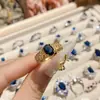 Anillo de Gema de Corindón Azul Camellia Haute Couture Joyería Diseño Lujo Francés Gama Alta Imitación Anillo de Diopsido Natural