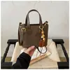 Bolso tipo cesta de cuero esmerilado vintage nuevo para mujer, bolso cruzado de diseño único, bolso de mano versátil para el día a día con un toque de alta gama