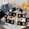Suéter cárdigan de otoño e invierno para niños 2026 Nuevo estilo Chaqueta de punto para niños pequeños y niños pequeños Ropa de invierno engrosada Parte superior Elegante