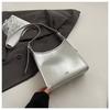 Bolsos de Mujer de Gama Alta de Nicho 2026 Nuevo Primavera/Verano Bolso Cruzado Vintage Versátil Bolso de Hombro Tipo Cubo Casual