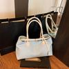 Bolsa Transversal Simples Casual com Contraste de Cor de Grande Capacidade para Mulheres 2025 Nova Moda Versátil para o Dia a Dia