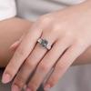 Anillo Seiko con Incrustaciones de Corte Flor de Hielo Ceniza Zirconio Simple Combinable Fertilizante Cuadrado Rosa Seca Diamante de Alto Carbono Color Tesoro para Mujer