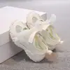 Zapatillas de entrenamiento alemanas de encaje y perlas para niñas, malla transpirable, nuevas sandalias primavera/verano 2026, zapatillas blancas, zapatos deportivos Cortez