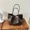 Bolsa transversal de ombro único feminina nova bolsa de axila toque de alta qualidade pequena bolsa quadrada para sair moda design plissado de pelúcia bolsa de mão