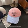 Gorra de béisbol coreana de verano nueva con bordado de letras y ala a cuadros para niños, hombres y mujeres, ideal para combinar con todo, a la moda.