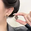 Nuevos Pendientes de Diseño Único Estilo Retro Forma de Corazón con Corona para Mujer, Sencillos, Modernos, Elegantes, Versátiles Pinzas para Orejas y Pendientes