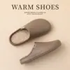 Zapatos de Algodón Impermeables para Mujer Uso en Casa Invierno Suela Suave Zapatillas Antideslizantes Otoño Invierno Calientes Zapatillas de Algodón con Felpa Estilo Masculino Venta al por Mayor
