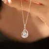 Colar Feminino Cruz Completo em Diamante de Luxo Leve Pingente Simples Design Europeu e Americano Nicho Joia Versátil Corrente Clavícula Atacado