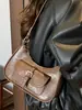 Otoño 2026 Bolso de Mano Retro de Nicho Elegante Nuevo Bolso Cuadrado Pequeño Personalidad para Mujer Gran Capacidad para Viajes Diarios Bolso de Hombro Único Cruzado