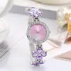 2025 Pulseira Relógio de Comércio Exterior Nova com Pontos de Diamante para Mulheres, Relógio Popular de Presente Joia para Mulheres