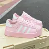 Nuevas Zapatillas Deportivas Infantiles Primavera y Otoño Zapatos Blancos para Niñas Suela Gruesa de Cuero Suela Suave Transpirable Zapatos Deportivos Casuales para Niños