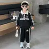 Conjunto de Ropa Deportiva para Niños Primavera y Otoño Estilo Coreano Moda Infantil Fresco de Dos Piezas para Bebés y Niños Pequeños Ropa Elegante Comercio Exterior