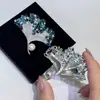 Broche Folha de Ginkgo e Gipsofila Tesouro Azul Verde Zhizhen 8-9mm Pérola de Água Doce Broche Exquisito com Belo Significado