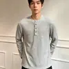 Camiseta confortável de manga comprida masculina para o outono, novo estilo 2026, top versátil e moderno de corte solto