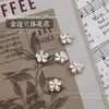 Decoraciones de Flor de Aleación para Uñas Hot-Selling Doble Capa con Borde Dorado Tridimensional Camelia Blanca de Primavera Pedrería para Uñas Accesorios DIY