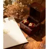 Aretes de Esmalte con Forma de Caqui Rojo, Delicados y Versátiles, Suaves y Elegantes, Perfectos para Otoño e Invierno, Aretes de Año Nuevo