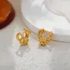 Pendientes de Tachuela Pequeños Retorcidos de Oro de 18 Quilates, Color Sólido, Superficie Lisa, Únicos, Clips para Orejas Compactos y Exquisitos, Pendientes Simples y Versátiles Transfronterizos