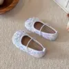 Zapatos infantiles estilo coreano 2026, nuevos zapatos de piel brillantes de princesa para primavera y otoño para niñas, elegantes mermaids planos para niñas pequeñas
