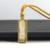 Venta al por mayor del fabricante Arena Mineral Pintada a Mano Acero de Titanio Thangka Zaki Lamu Amarillo Riqueza Mineral Pequeño Thangka Portátil Buda Amuleto Colgante Collar