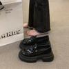 Zapatos retro versátiles de cuero negro con suela gruesa y punta redonda para mujer, mocasines franceses de tacón grueso sin cordones, otoño e invierno 2024