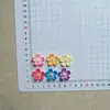 Nova Série Colorida de Flores de Flor de Pessegueiro de Cinco Pétalas Acessórios de Resina para DIY Cola de Chantilly Presilhas de Cabelo, Capas de Celular e Tamancos