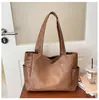Bolsa de ombro feminina estilo coreano em couro PU macio, nova moda 2025, bolsa tote de grande capacidade, versátil para o dia a dia