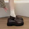 Mocassins Femininos 2026 Outono Novo Estilo Britânico Sapatos de Solado Grosso Estilo Old Money Versátil Marrom Uniforme JK Sapatos Pequenos de Couro Outono