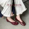 Directo de fábrica~Verano 2026 Zapatos de estilo blogger con dedos divididos, zapatos de tacón bajo con lazo, una sola pieza envío directo, suela suave