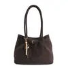 Moda Retro de Alta Gama de Nicho 2026 Bolso de Mano de Gamuza Bolso Tote para Mujer Bolso de Hombro de Nuevo Estilo Bolso Simple de Axila