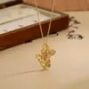 Colar de Seda Três Borboletas Feminino Fashion Elegante Luxo Leve High-end Design Vazado Corrente para Clavícula Presente para Namorada