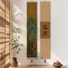 Decoración de Pared Antigua Estilo Chino con Cortinas de Bambú y Pinturas Colgantes para Salas de Estudio y Salas de Té, Presentando Estética de la Dinastía Song, Mobiliario Suave y Escena de Caligrafía Tradicional China