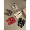 Primer Encuentro con el Elegante Diseño de la Temporada: Sandalias Chanclas Rojas para Mujer, Moda Verano 2026 Zapatos de Playa, Suela Plana