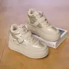 Aumento de Altura Interna 2026 Inverno Pelúcia Branca Novos Sapatos Estilo Coreano ins Estudante Feminina Tênis de Skate Esportivo Sapatos Casuais K5609